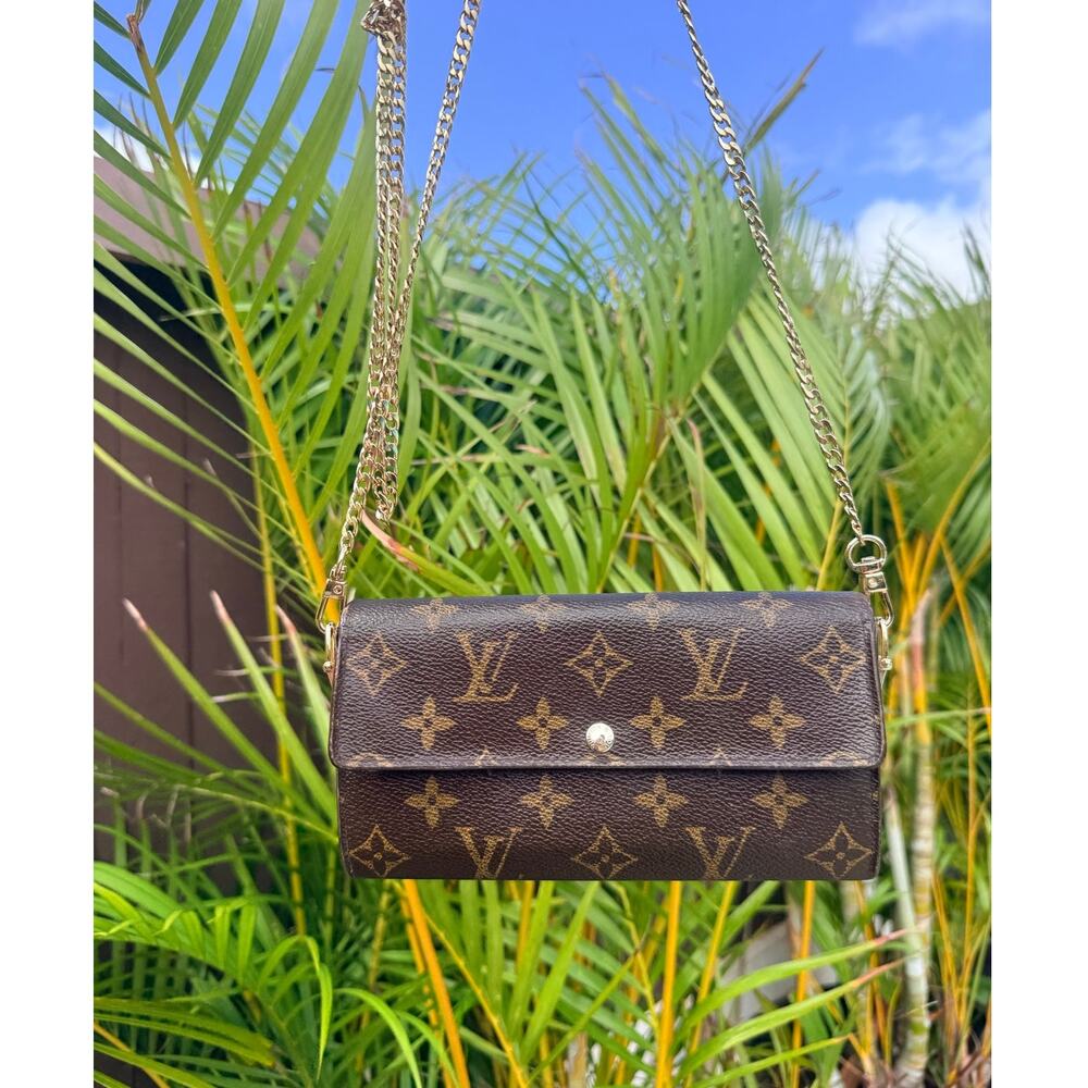 Louis Vuitton Limited Edition Sarah Wallet WOC w/ COA